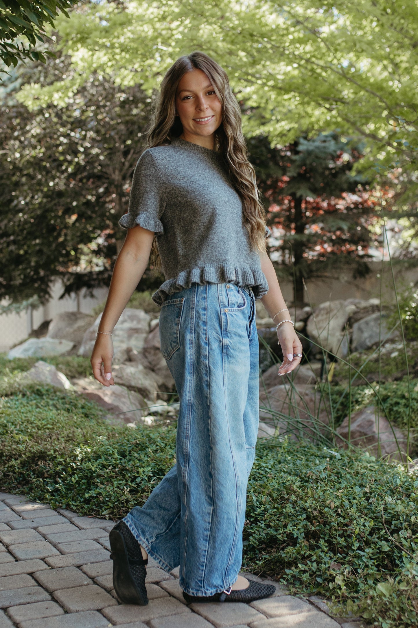 THE CAMERON RUFFLE KNIT TEE IN HEATHER GREY