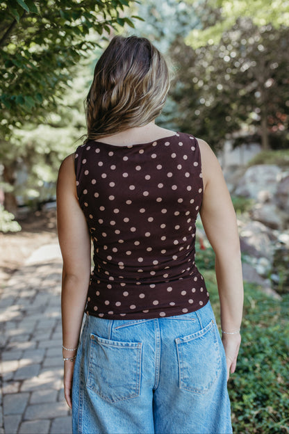 THE AINARA POLKA DOT SLEEVELESS KNIT TOP IN DARK BROWN