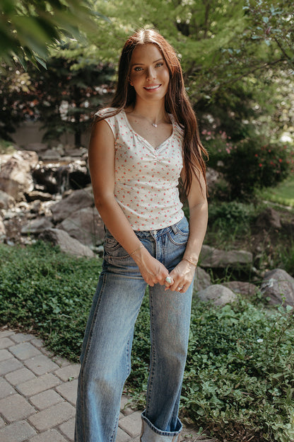THE INAYA FLORAL TOP IN WHITE