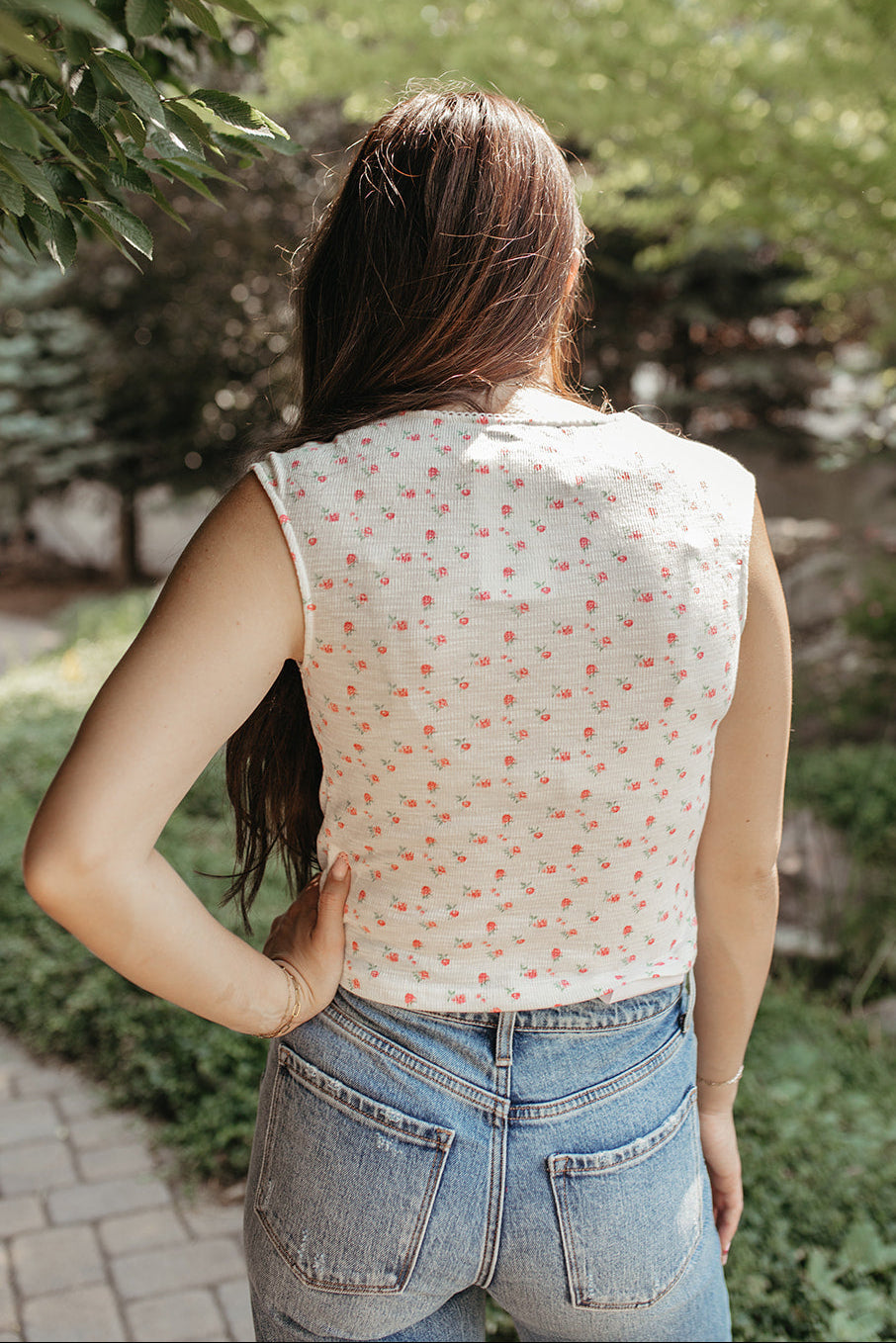 THE INAYA FLORAL TOP IN WHITE