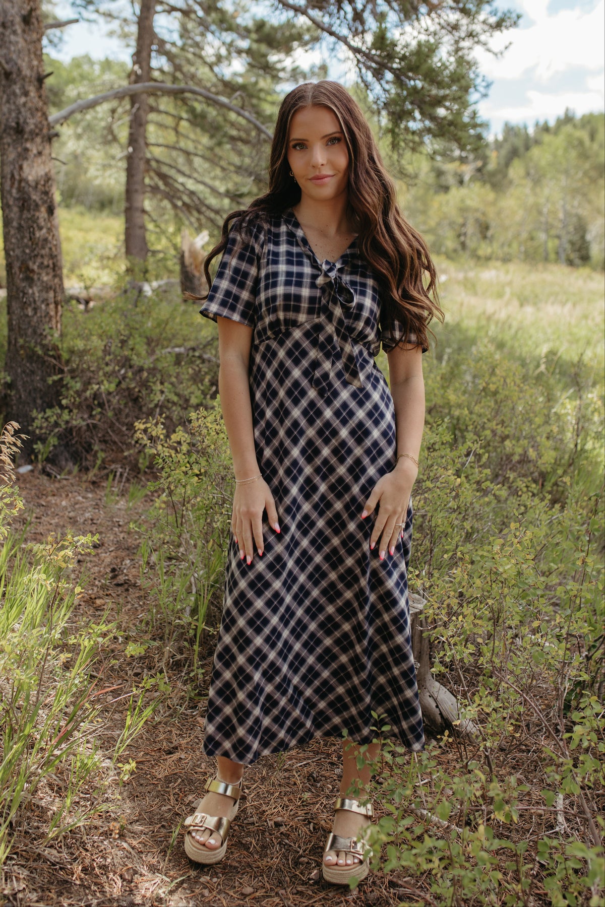THE IVY PLAID MIDI V-NECK DRESS IN NAVY