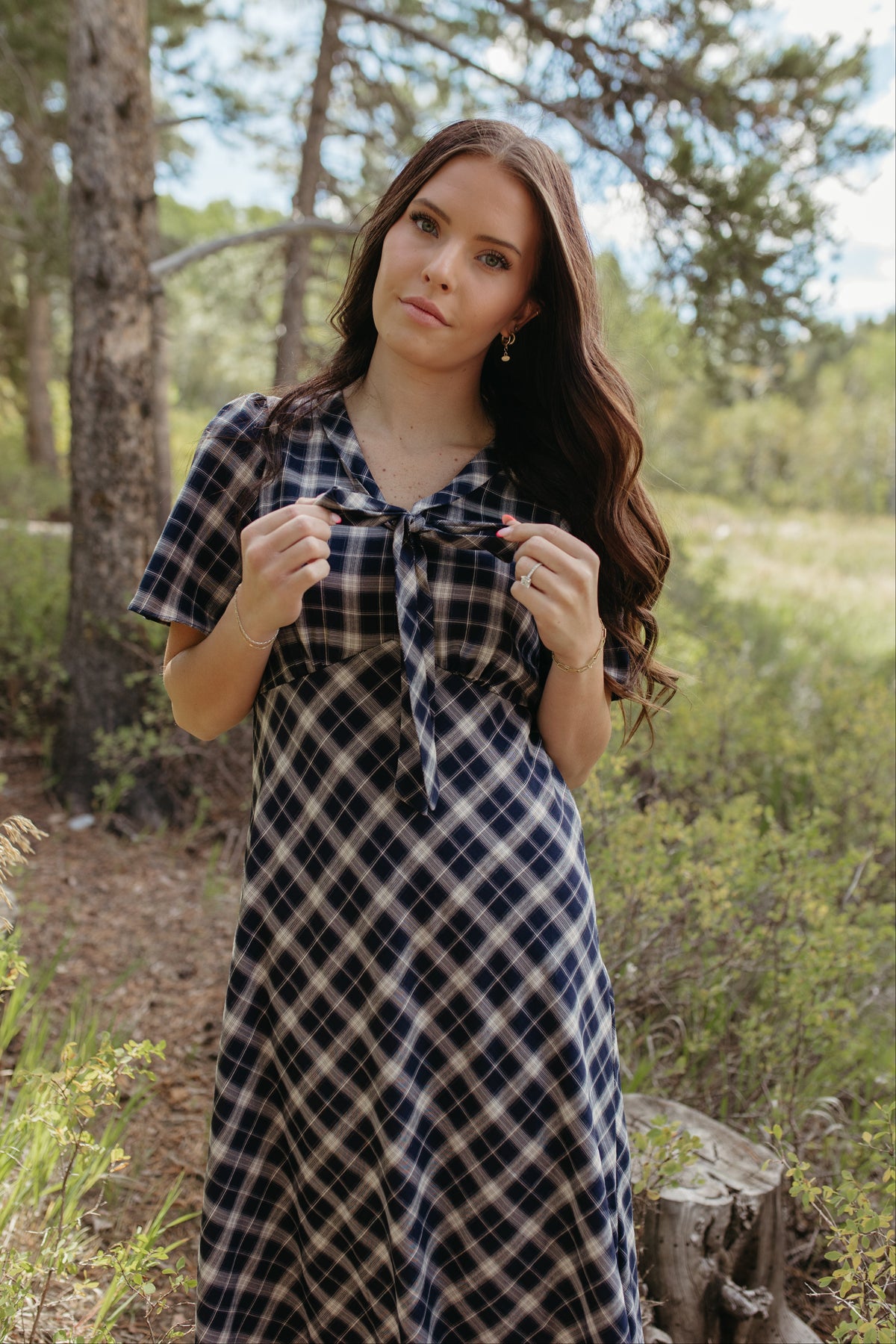 THE IVY PLAID MIDI V-NECK DRESS IN NAVY