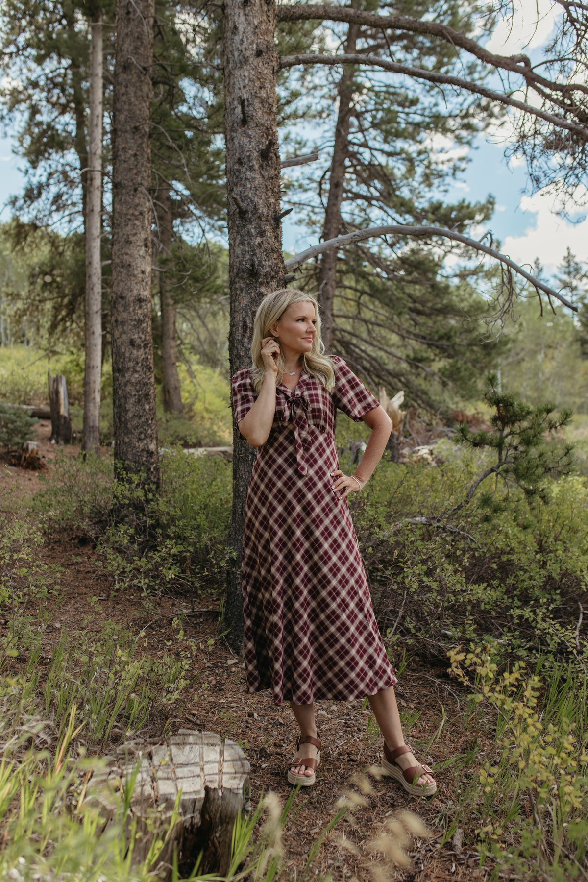 THE IVY PLAID MIDI V-NECK DRESS IN BURGUNDY