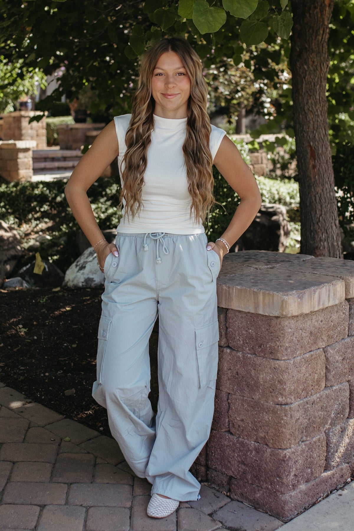 THE ELAINE LOW RISE CARGO PANTS IN GRAY