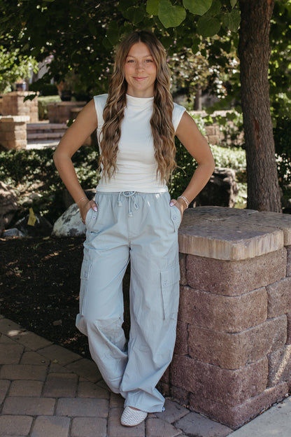 THE ELAINE LOW RISE CARGO PANTS IN GRAY