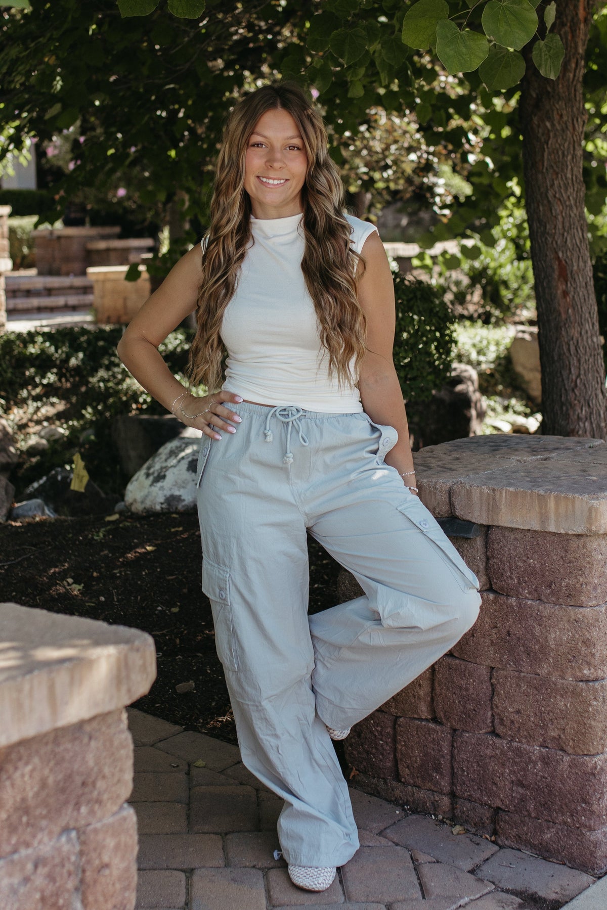 THE ELAINE LOW RISE CARGO PANTS IN GRAY