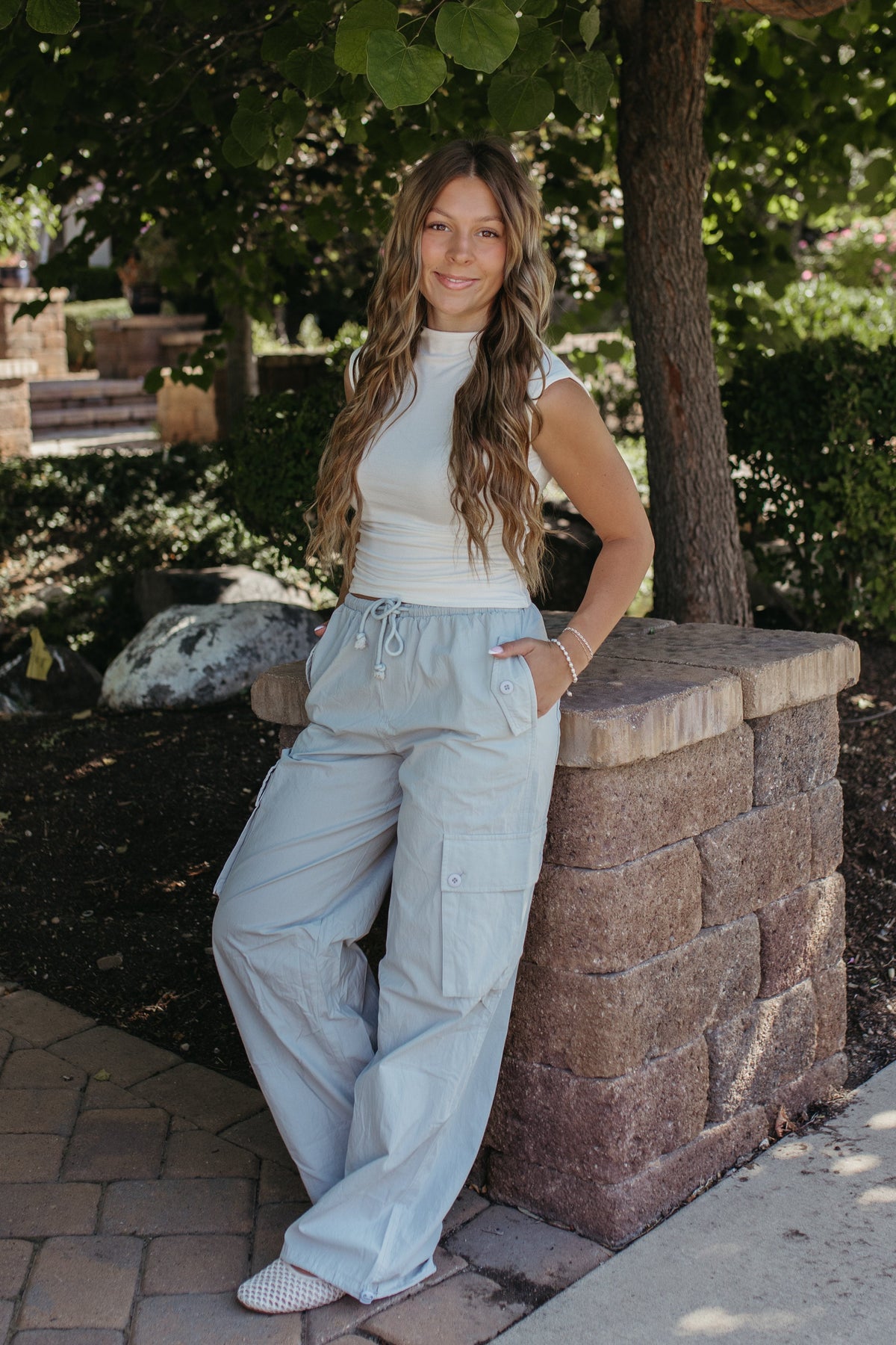 THE ELAINE LOW RISE CARGO PANTS IN GRAY
