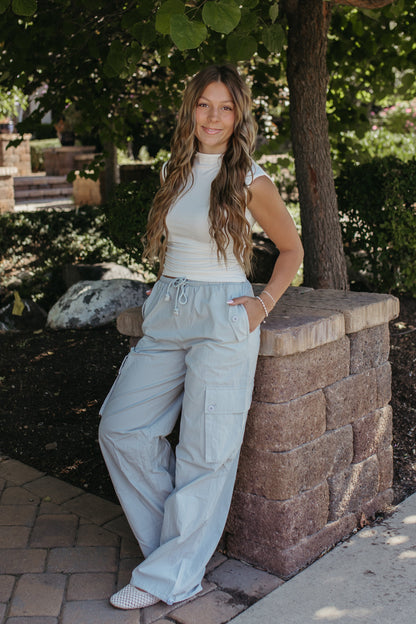 THE ELAINE LOW RISE CARGO PANTS IN GRAY