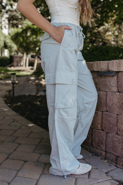 THE ELAINE LOW RISE CARGO PANTS IN GRAY