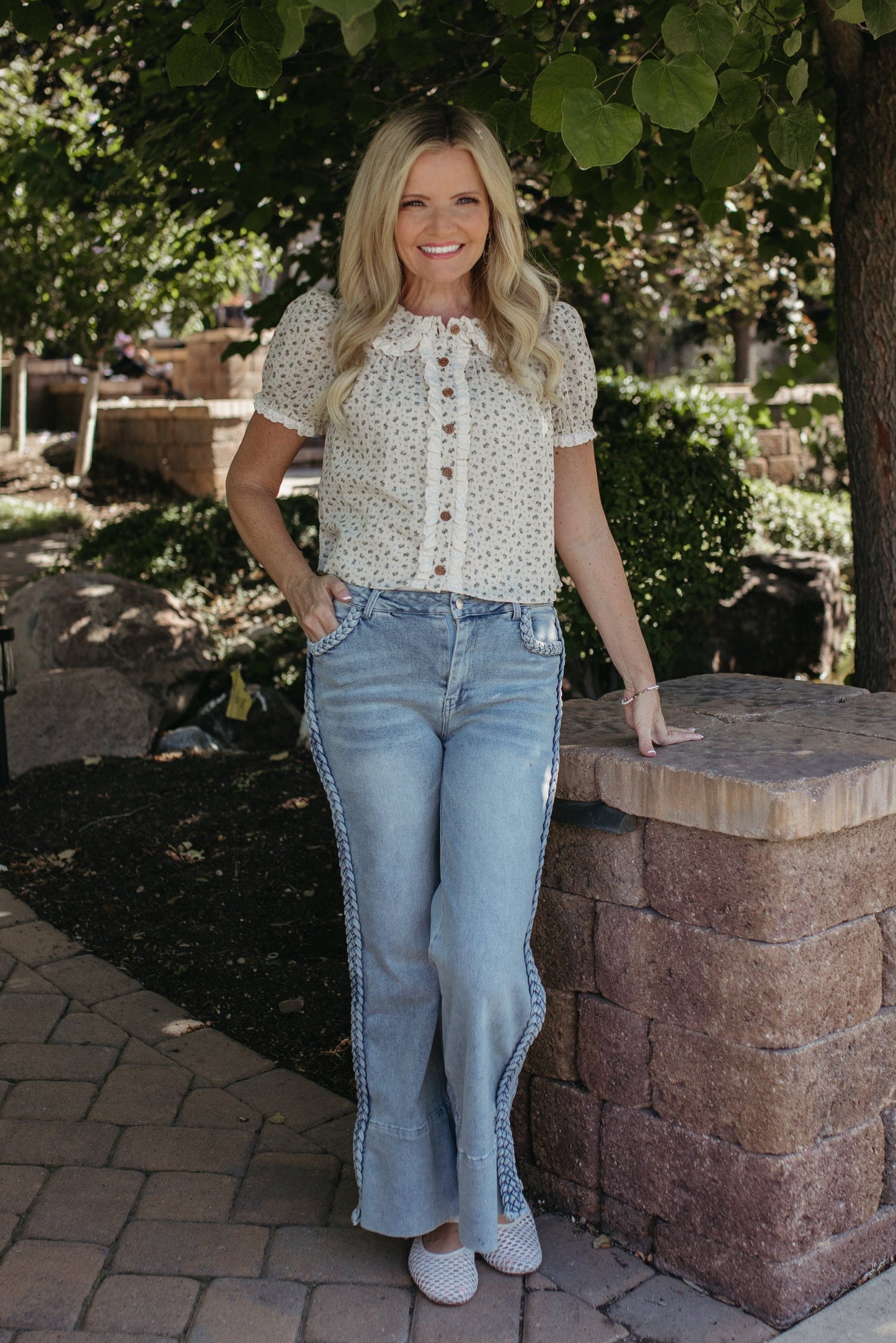 THE MIRANDA FLORAL PUFF SLEEVE RUFFLED BLOUSE IN TAUPE