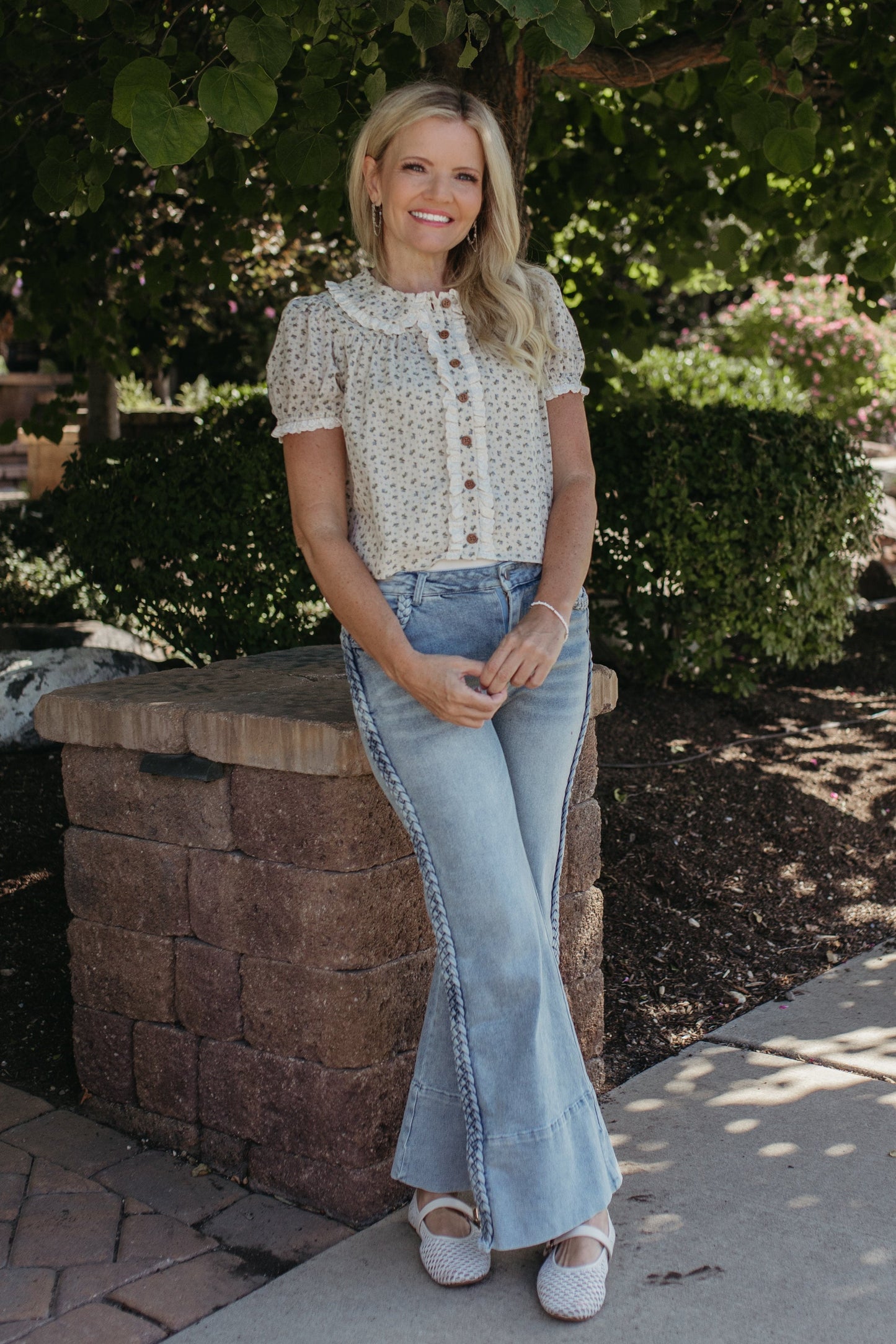 THE MIRANDA FLORAL PUFF SLEEVE RUFFLED BLOUSE IN TAUPE
