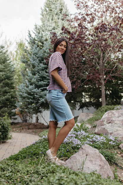 THE EVELYN OVERSIZED STRIPE TEE IN VIOLET/BROWN