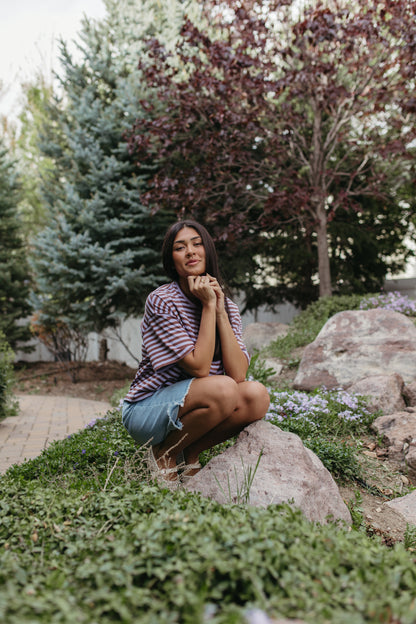 THE EVELYN OVERSIZED STRIPE TEE IN VIOLET/BROWN