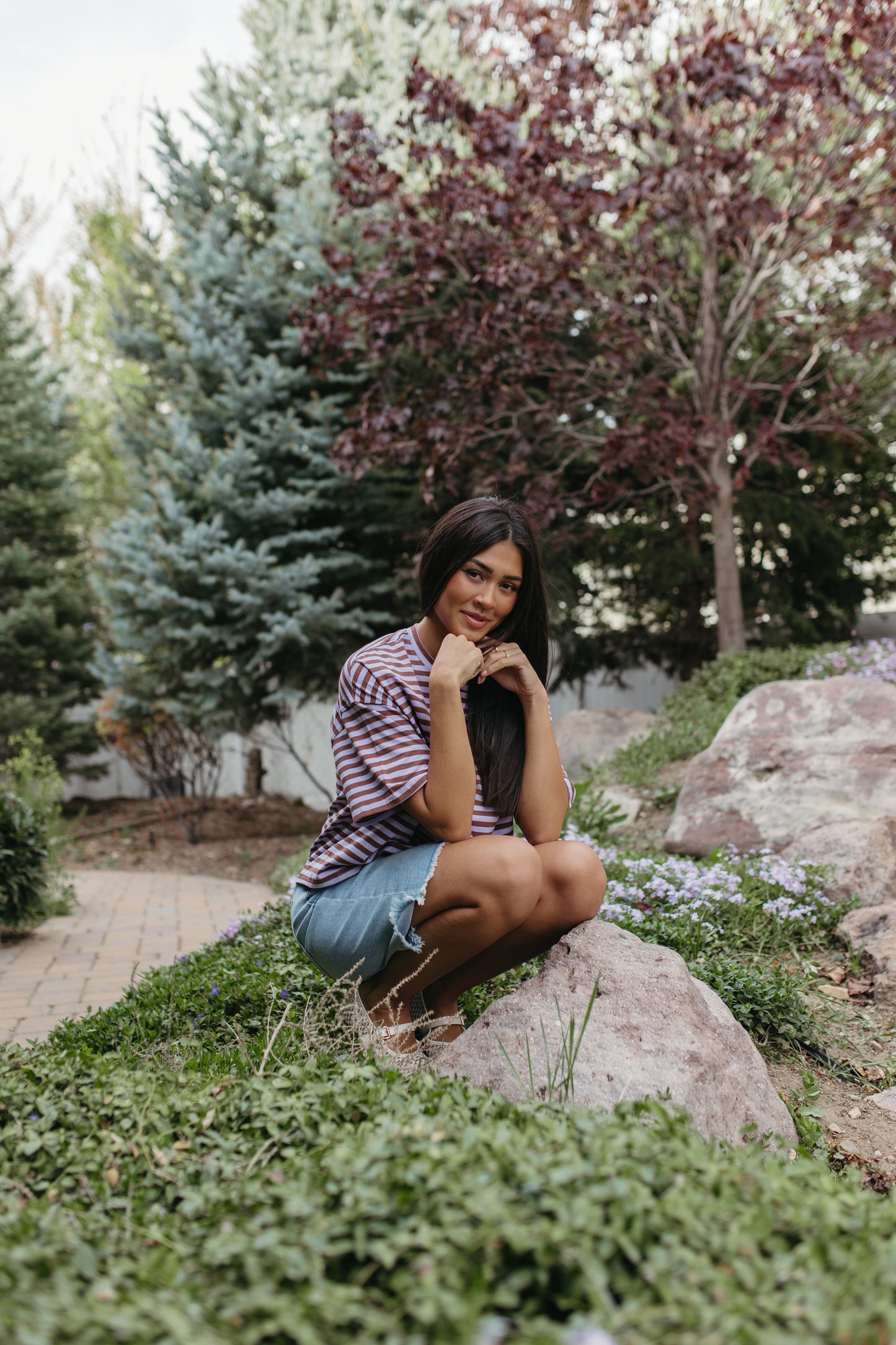 THE EVELYN OVERSIZED STRIPE TEE IN VIOLET/BROWN
