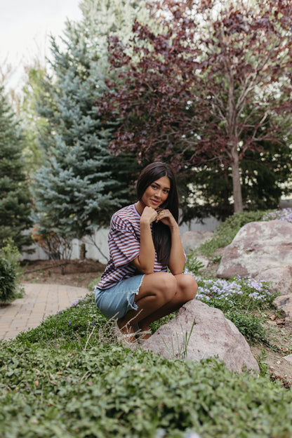 THE EVELYN OVERSIZED STRIPE TEE IN VIOLET/BROWN