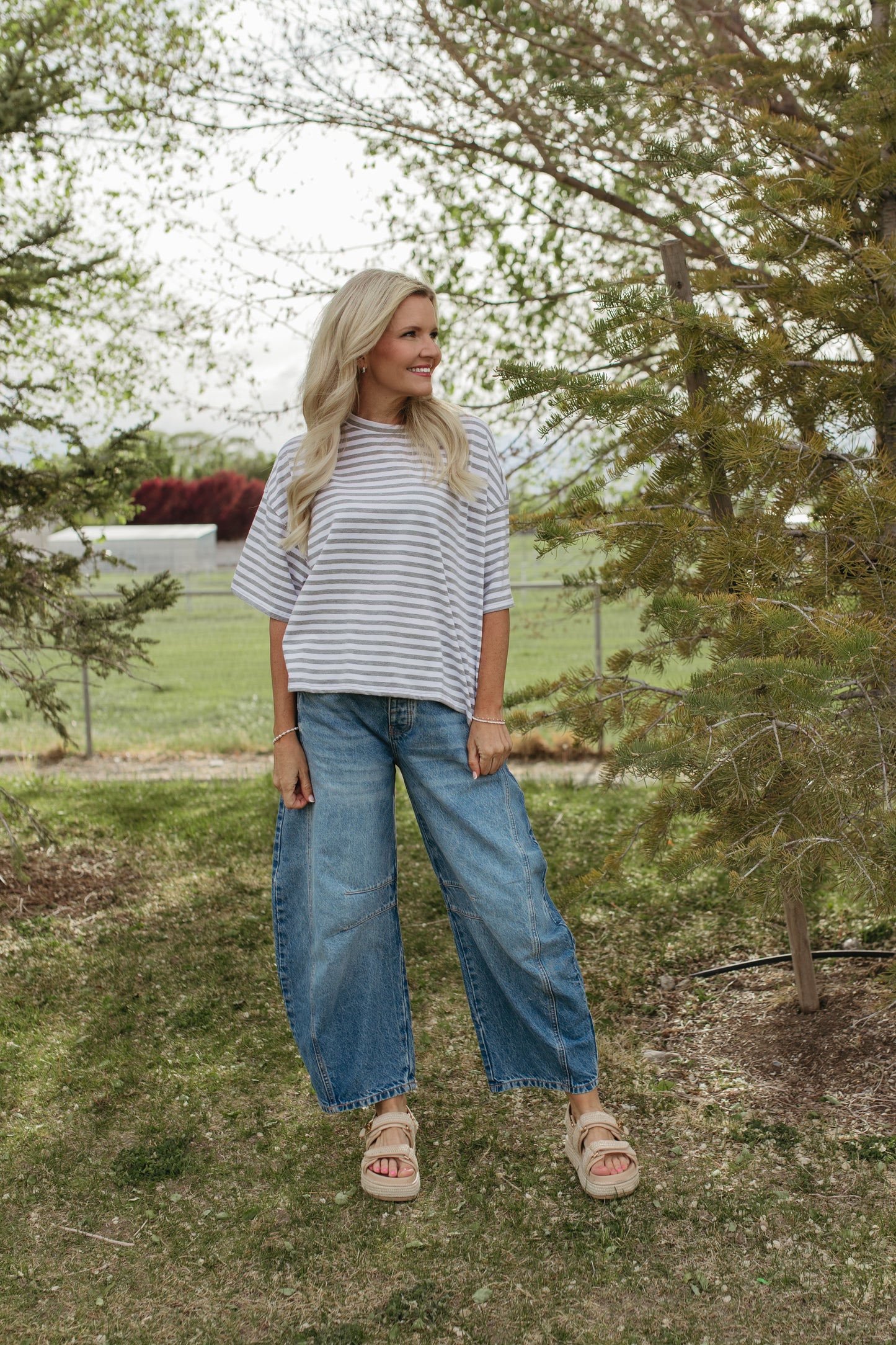 THE EVELYN OVERSIZED STRIPE TEE IN GREY/WHITE