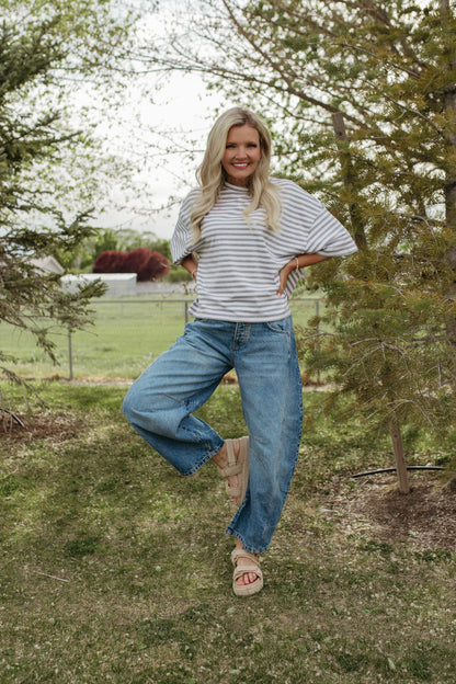 THE EVELYN OVERSIZED STRIPE TEE IN GREY/WHITE