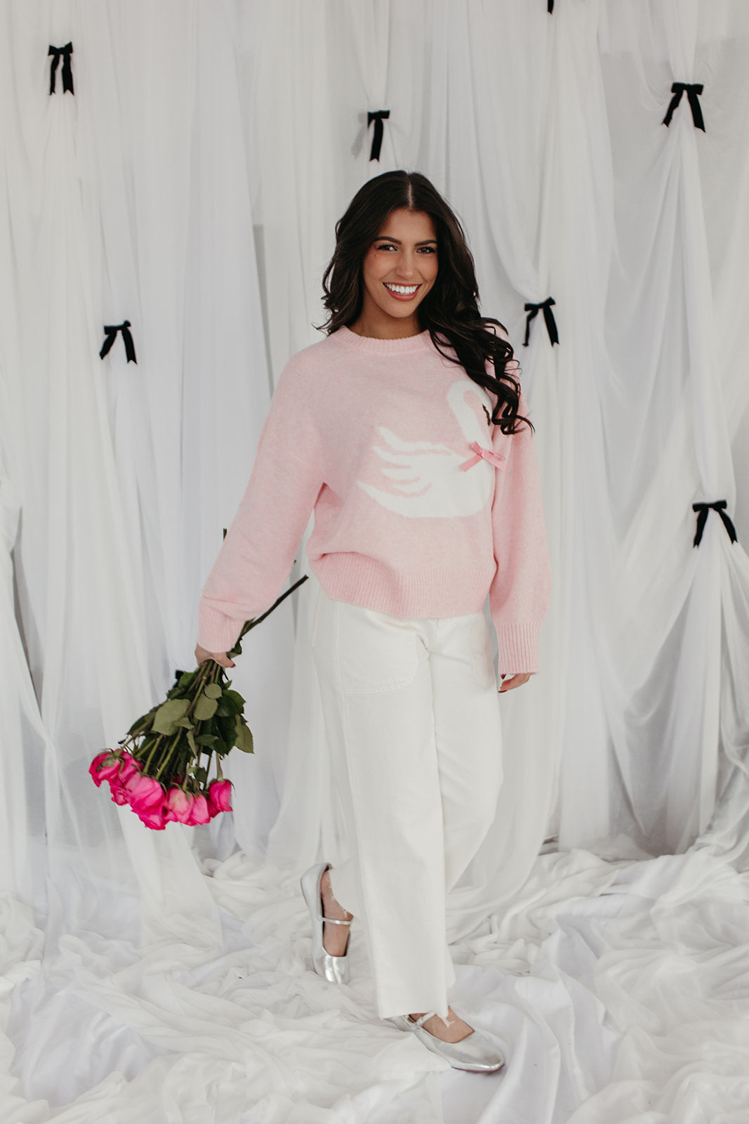 THE SWAN BOW GRAPHIC KNIT SWEATER IN PINK