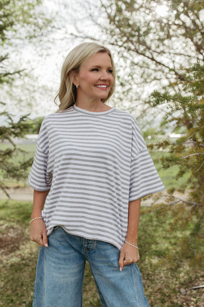THE EVELYN OVERSIZED STRIPE TEE IN GREY/WHITE