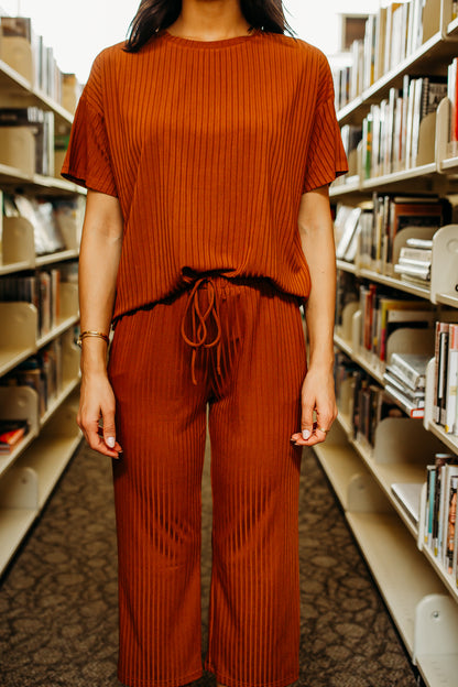 THE RYLIE RIBBED WIDE LEG SET IN RUST BY PINK DESERT
