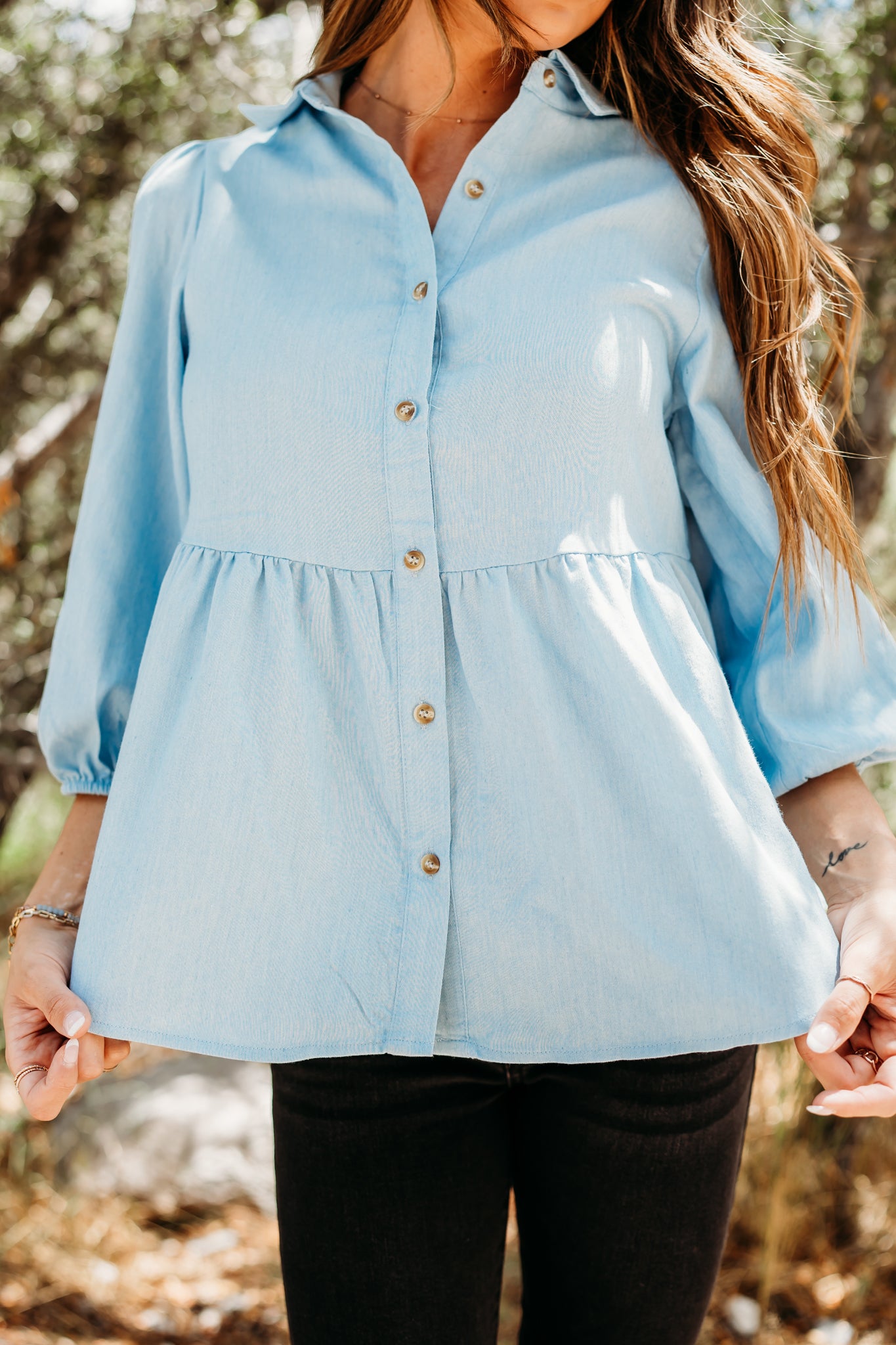 THE CHRISTIE CHAMBRAY TOP IN LIGHT DENIM