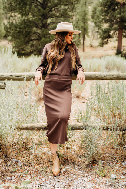 THE RIBBED SLIT MIDI SKIRT IN CHOCOLATE BY MIKAROSE