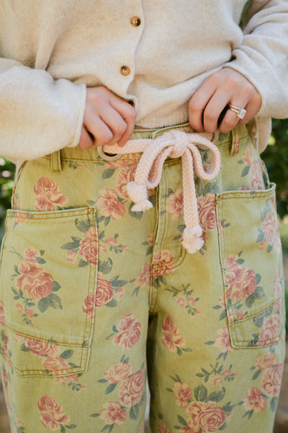 THE CHARLI FLORAL PRINT PANTS IN OLIVE