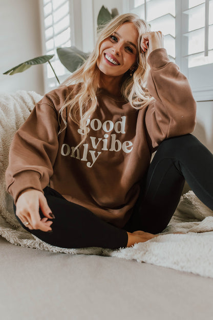 THE GOOD VIBES EMBROIDERED SWEATSHIRT IN BROWN