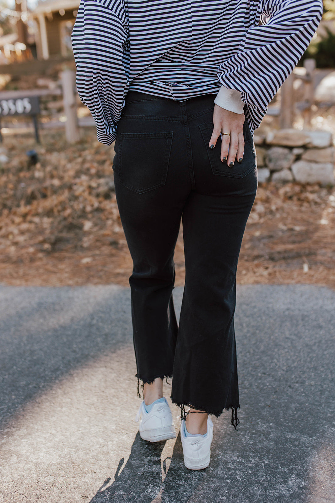 THE 90'S FLARE JEANS IN BLACK BY VERVET | PINK DESERT – Pink Desert