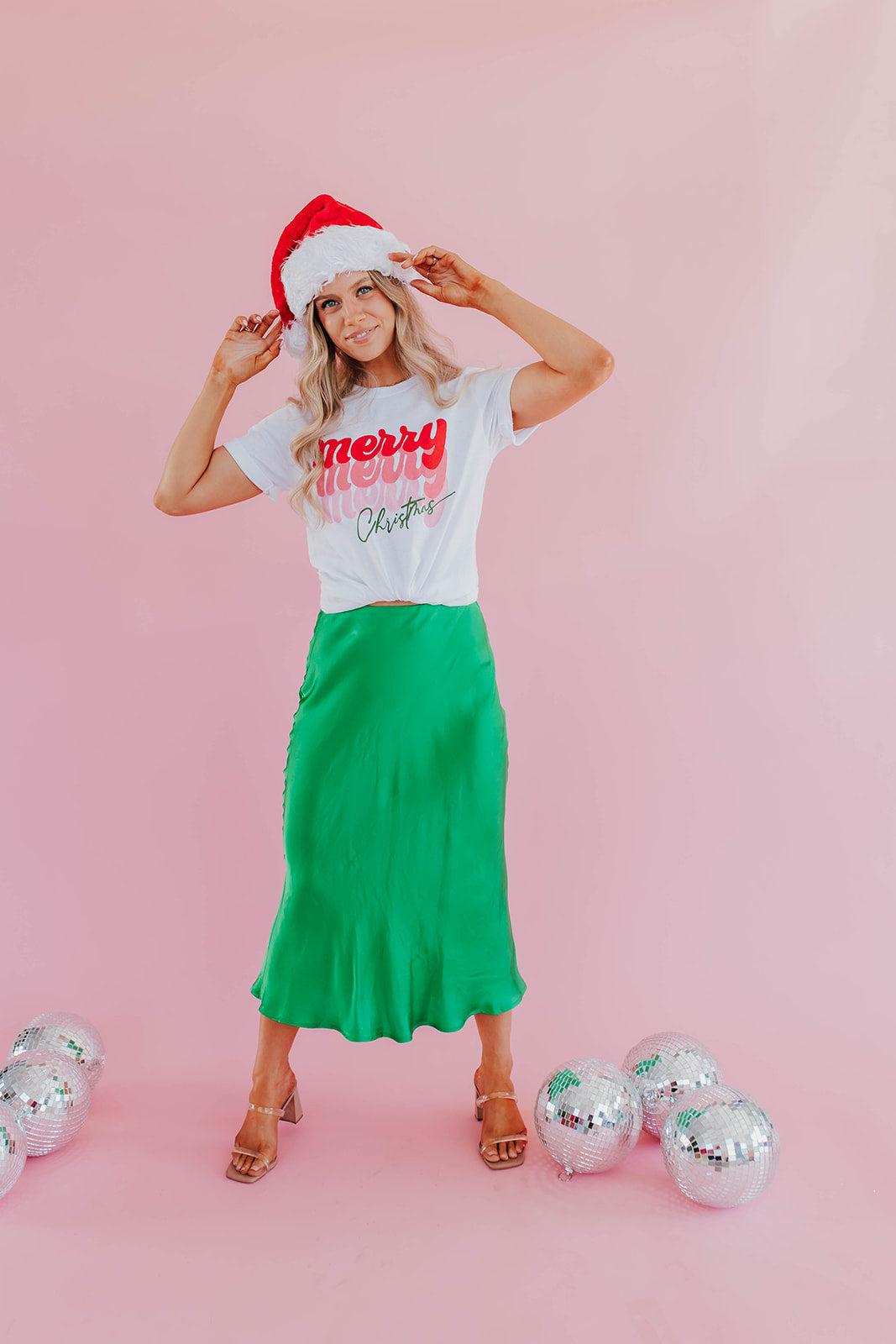 THE MERRY CHRISTMAS GRAPHIC TEE IN WHITE