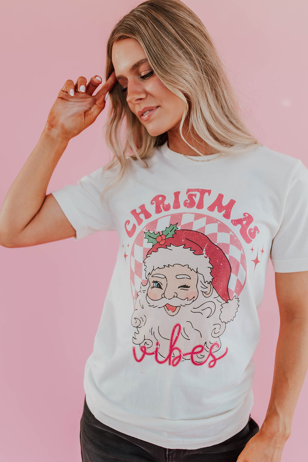 THE CHRISTMAS VIBES GRAPHIC TEE IN IVORY