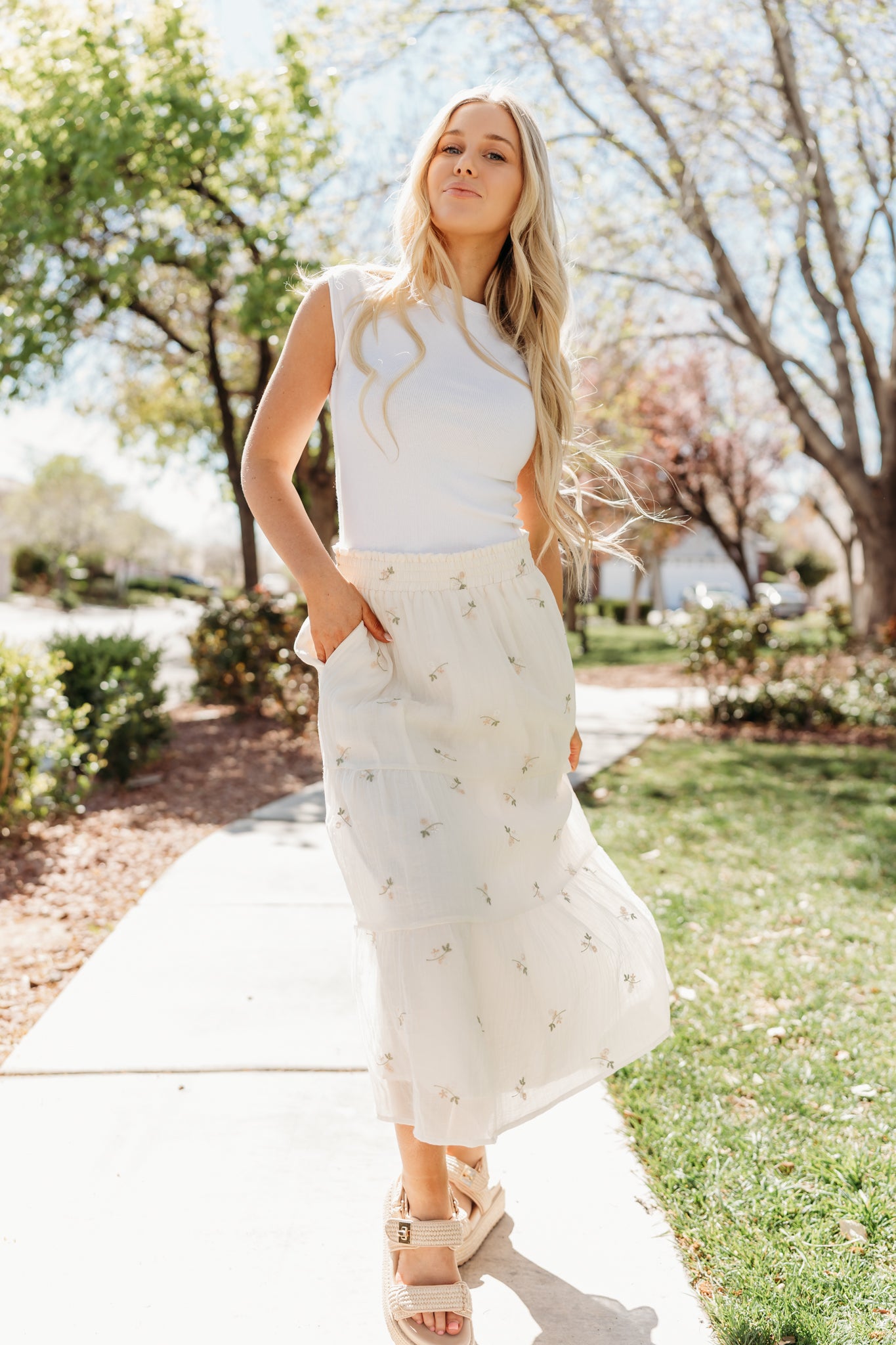 THE ASTERIA FLOWER EMBROIDERED SKIRT IN CREAM
