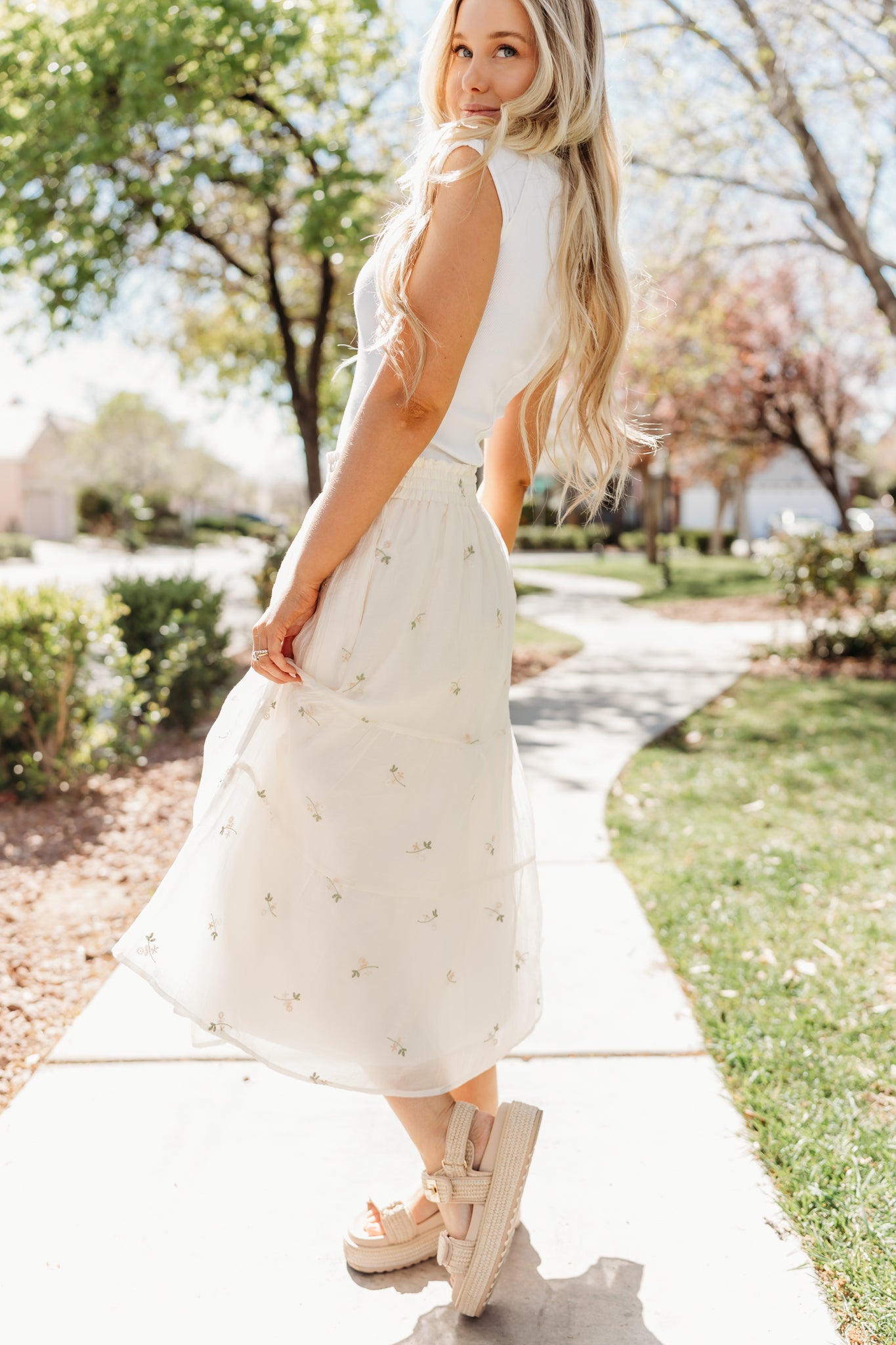THE ASTERIA FLOWER EMBROIDERED SKIRT IN CREAM