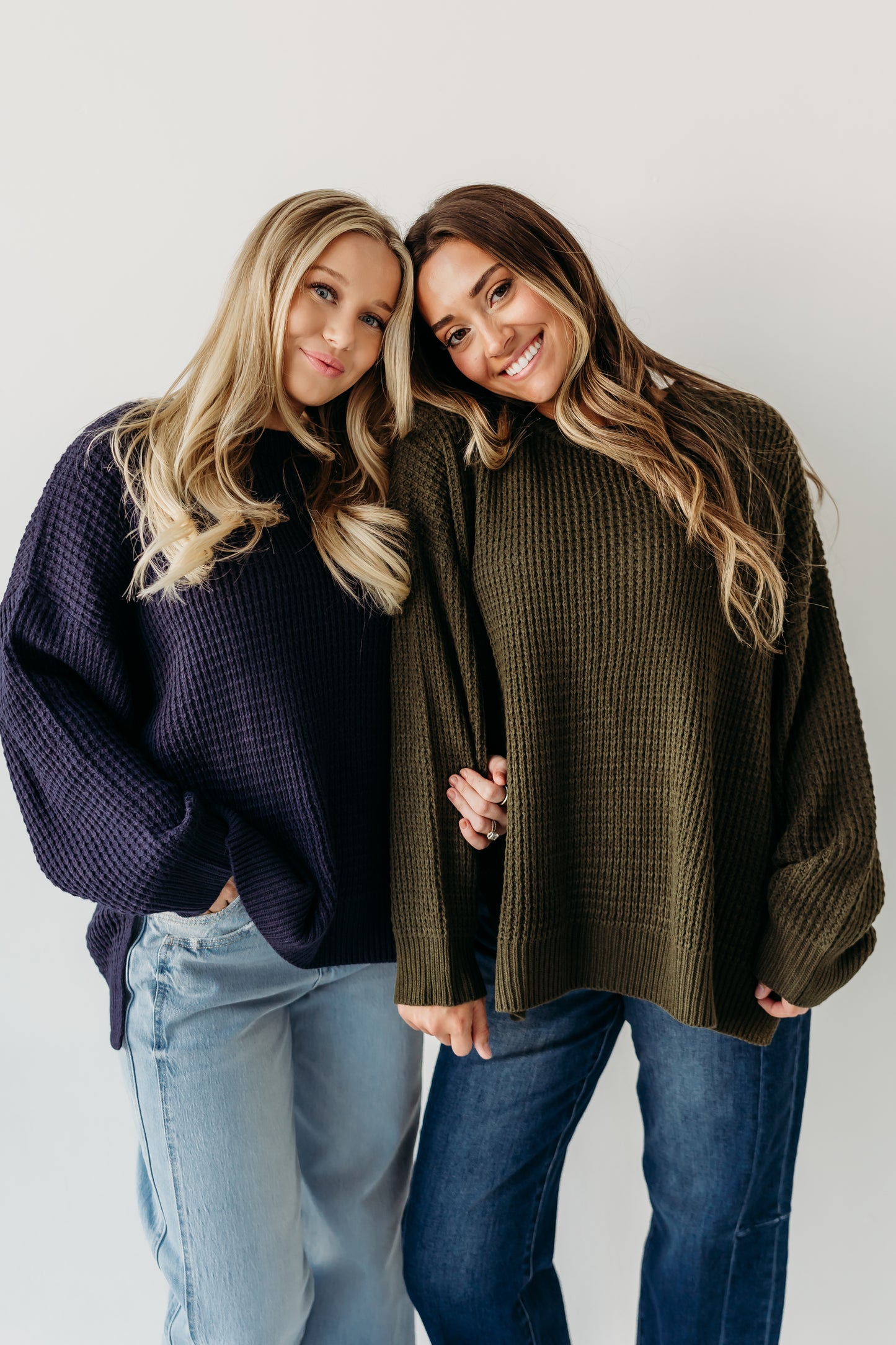 THE ALLI CLASSIC SWEATER IN NAVY