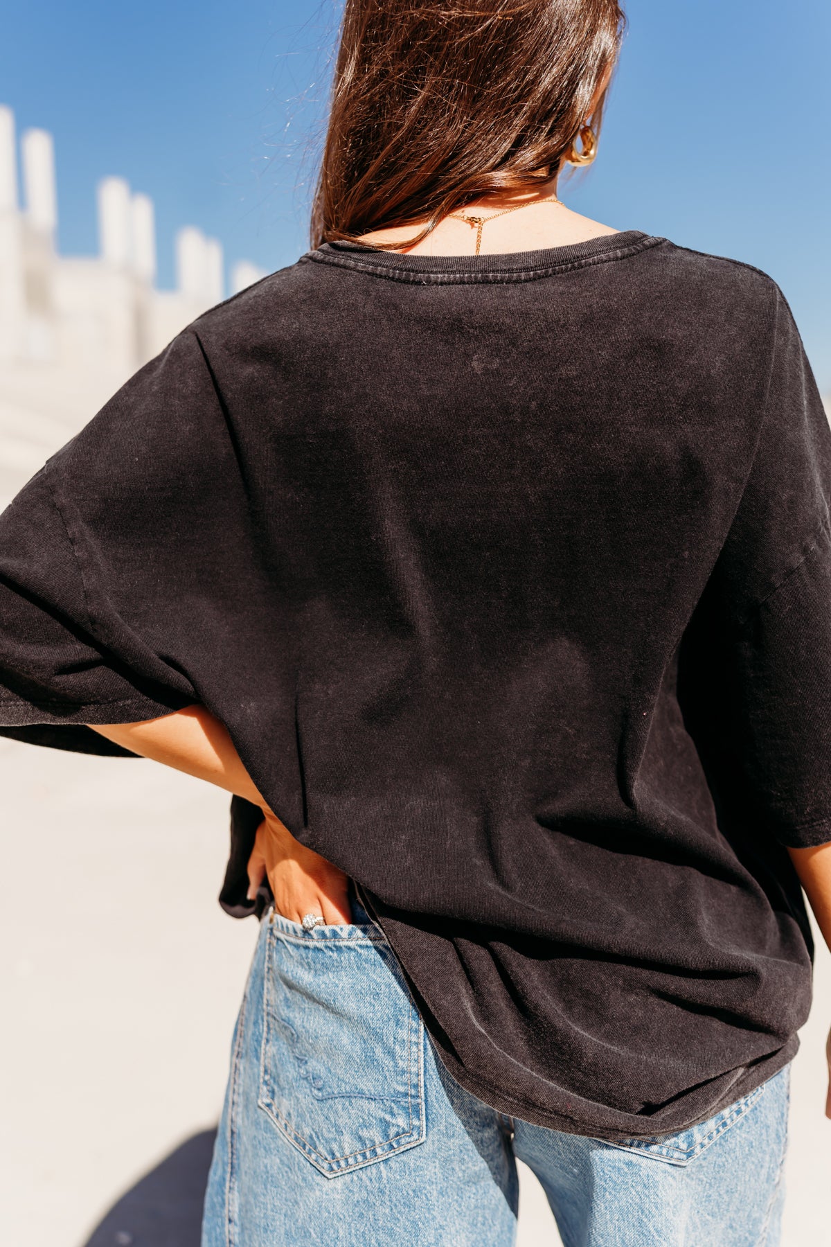 THE 84 OVERSIZED GRAPHIC TEE IN BLACK