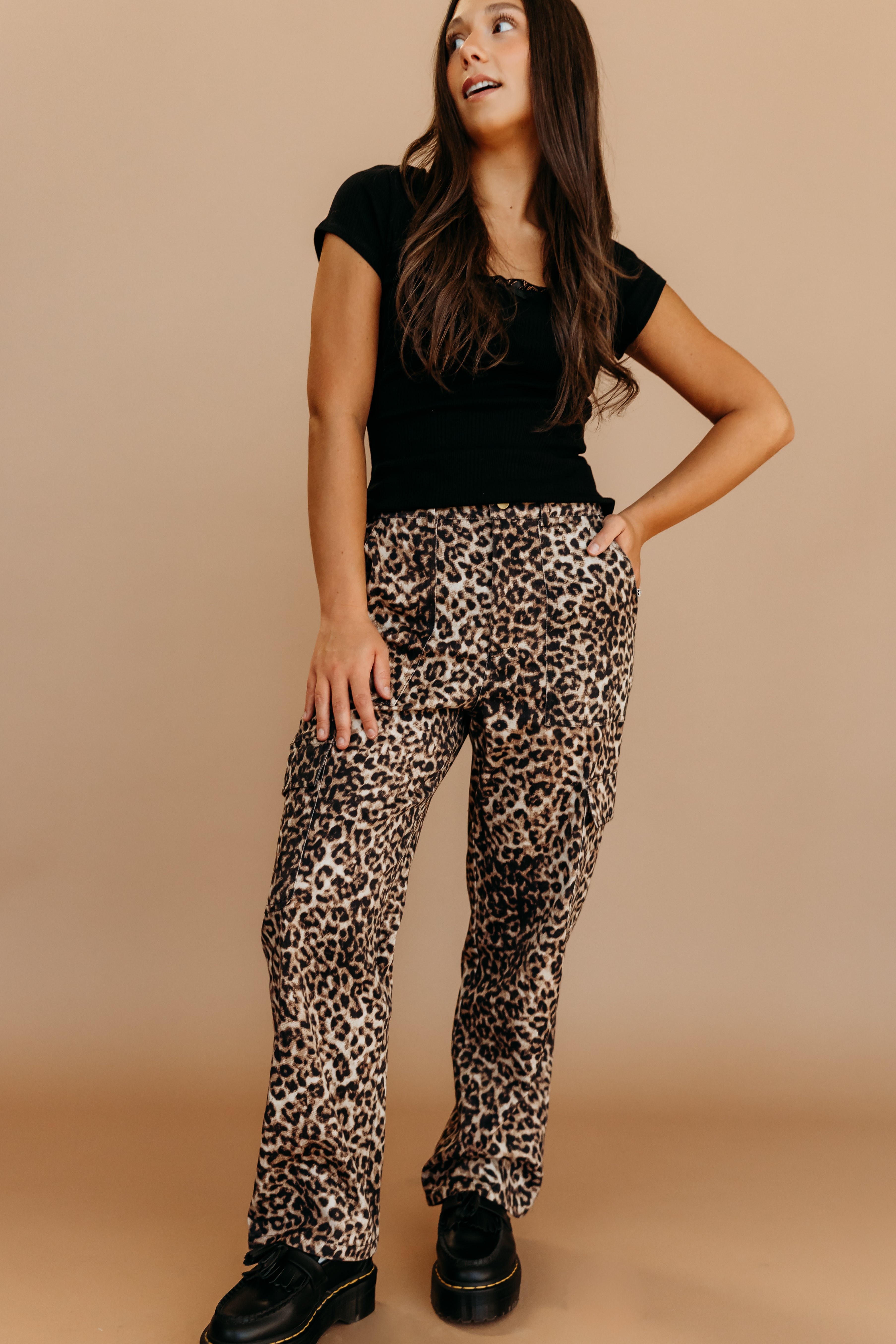 THE BECKY LEOPARD PRINT CARGO PANTS – Pink Desert