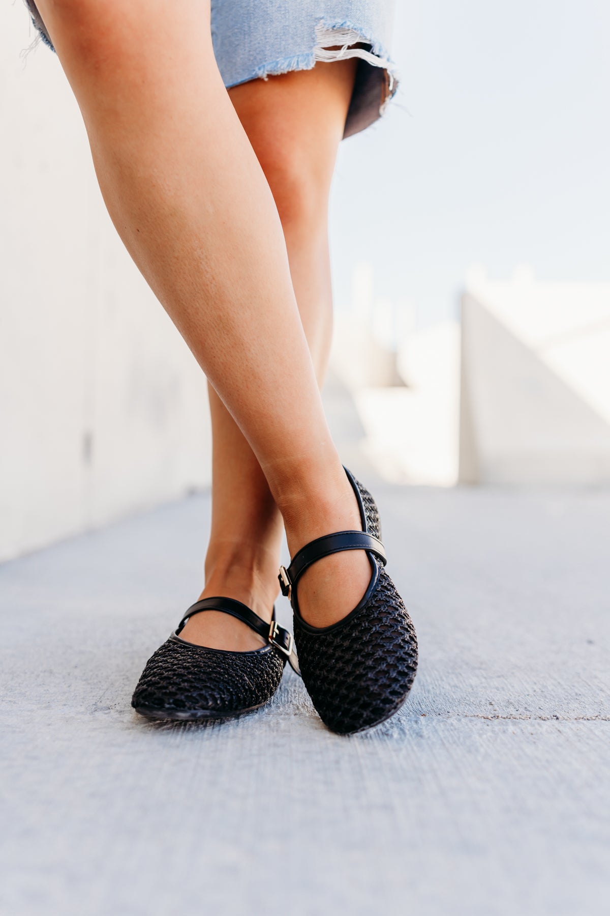 THE CAROLYN WOVEN FLATS IN BLACK