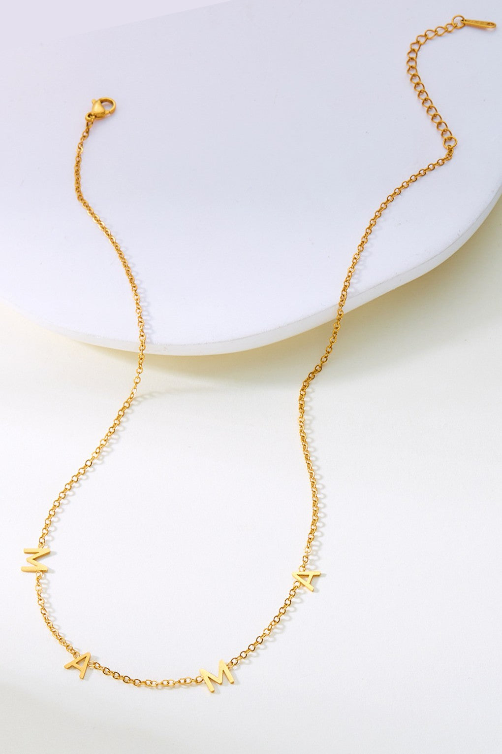 THE GOLDEN MAMA NECKLACE