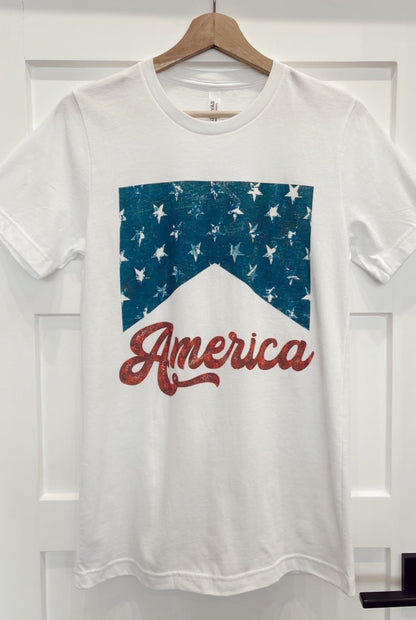 THE RED WHITE AND BLUE AMERICA GRAPHIC TEE IN WHITE