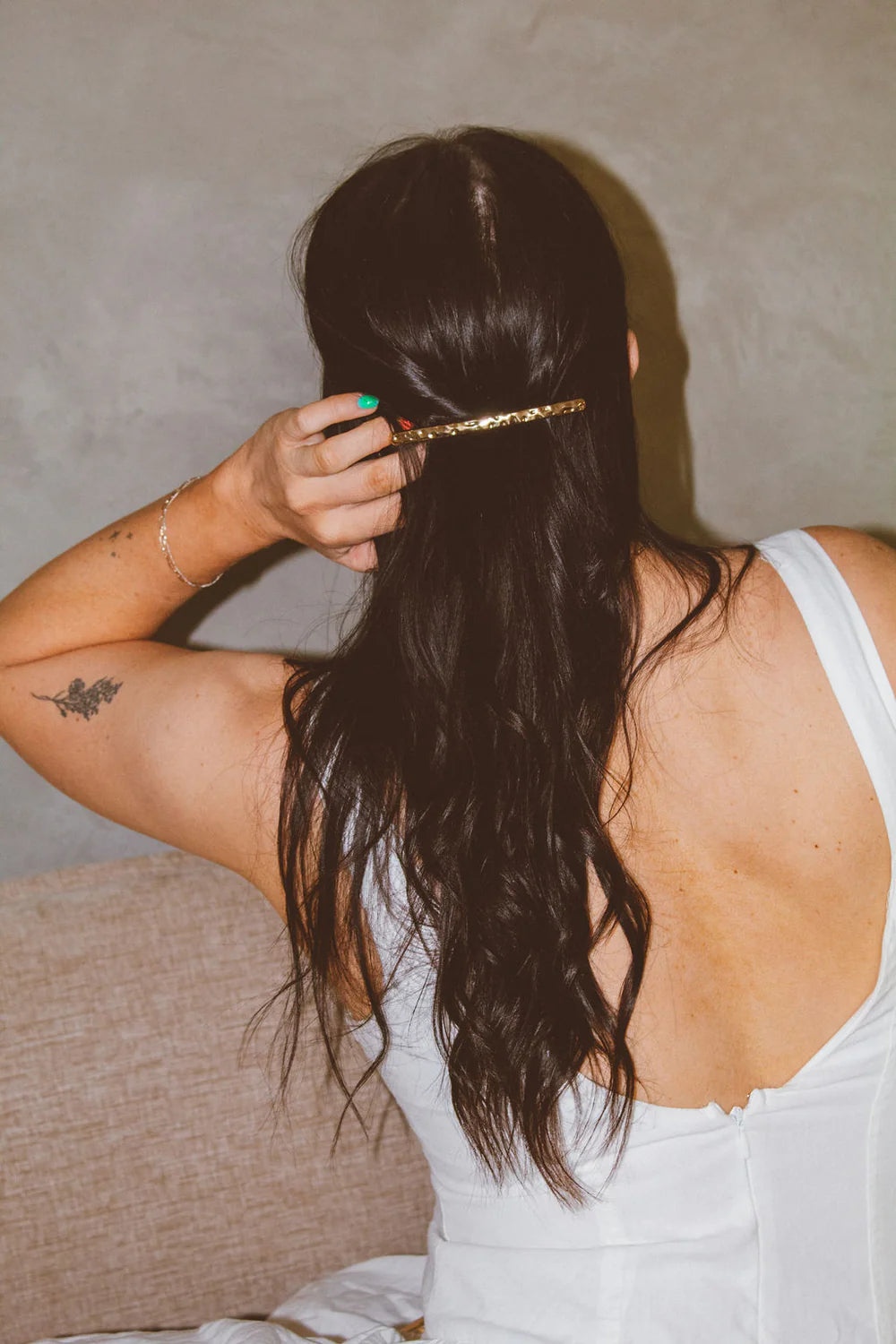 ANDI GOLDEN BUMPY BAR BARRETTE