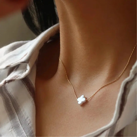 THE PEARL CLOVER NECKLACE