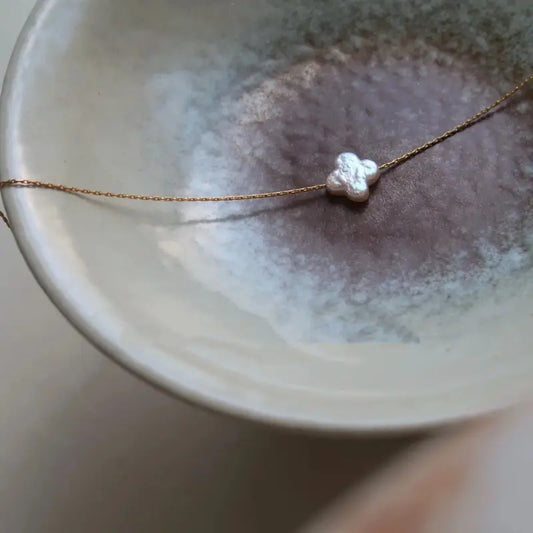 THE PEARL CLOVER NECKLACE
