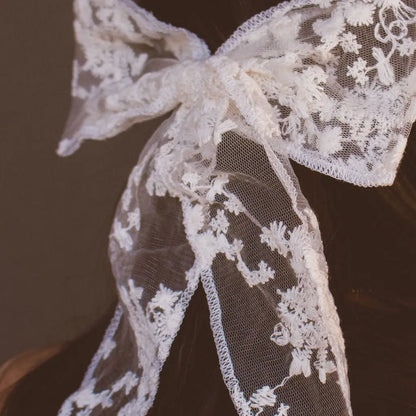 THE WHITE LACE HAIR BOW