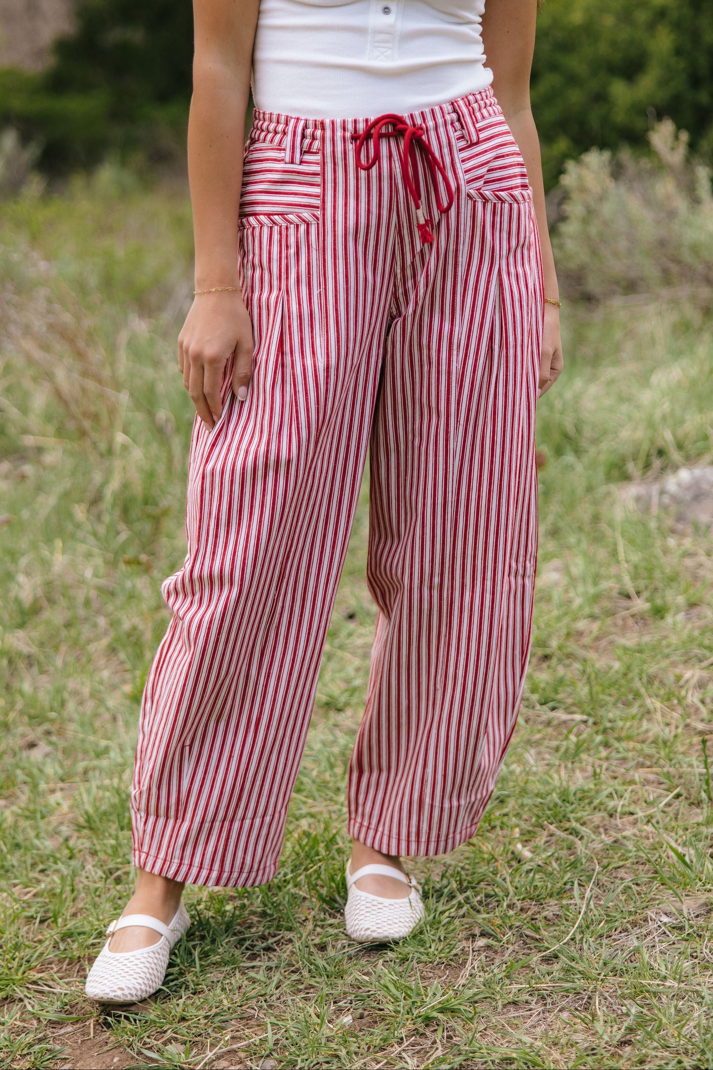 THE LENI STRIPED BARREL DENIM PANTS IN RED