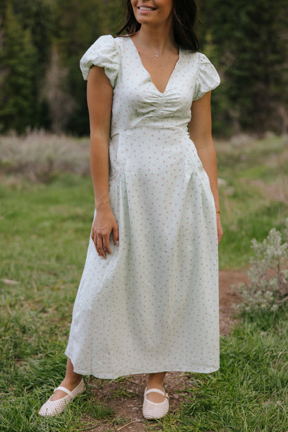 THE ANNABELLE DITSY FLORAL FLUTTER SLEEVE DRESS