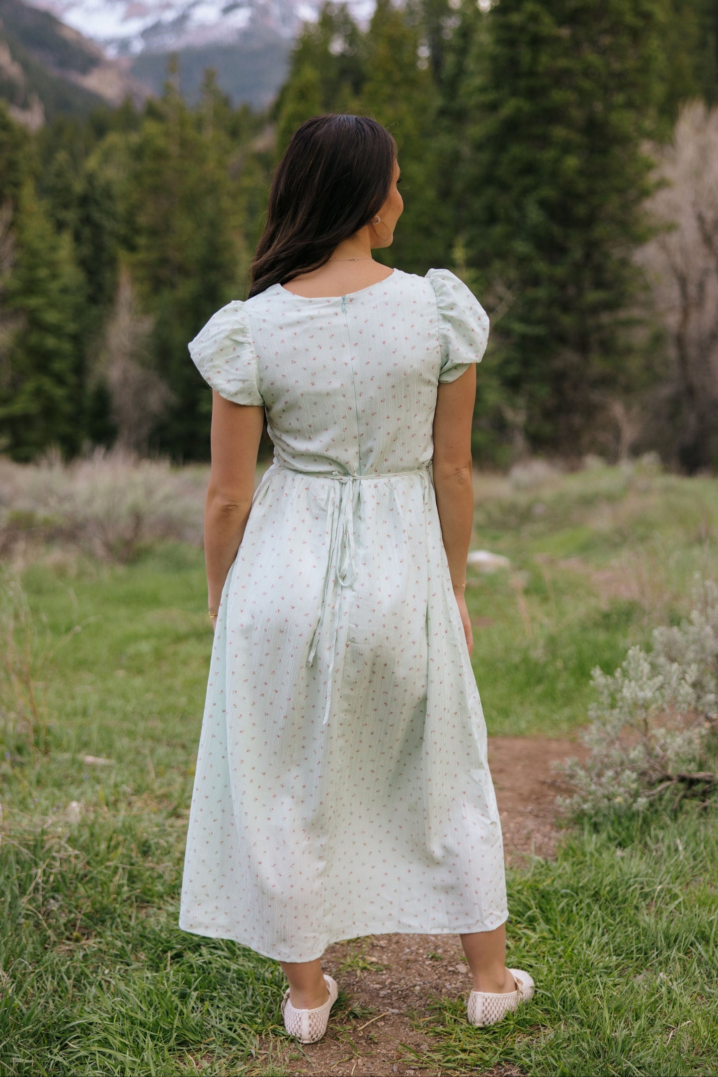 THE ANNABELLE DITSY FLORAL FLUTTER SLEEVE DRESS