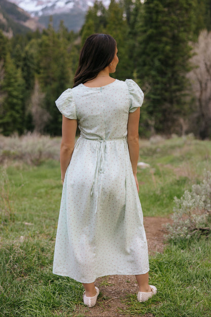 THE ANNABELLE DITSY FLORAL FLUTTER SLEEVE DRESS