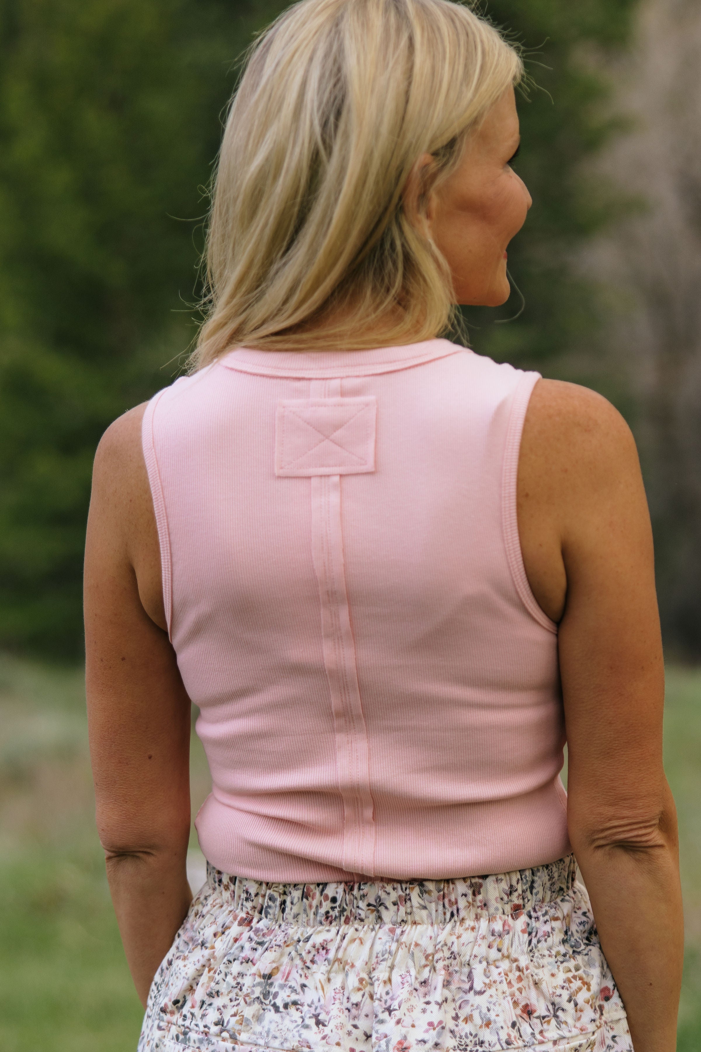 THE ILIA RIBBED HENLEY TANK TOP IN PINK – Pink Desert