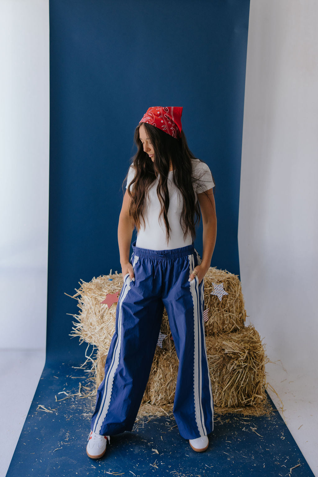 THE JAYDEN LACE TRACK PANTS IN NAVY – Pink Desert