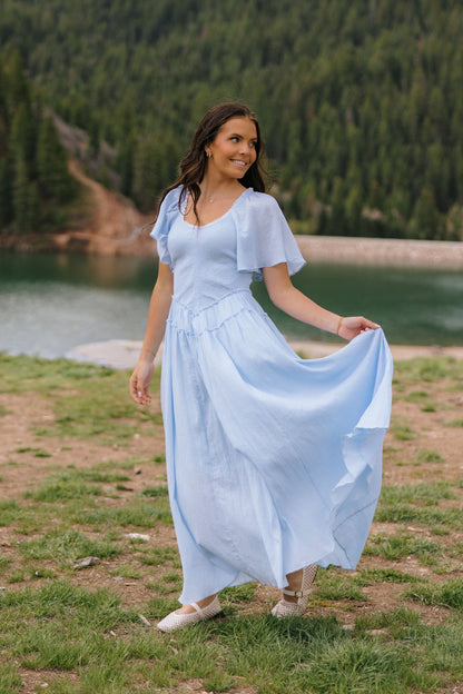 THE AMBER SMOCKED MAXI DRESS IN BLUE Large